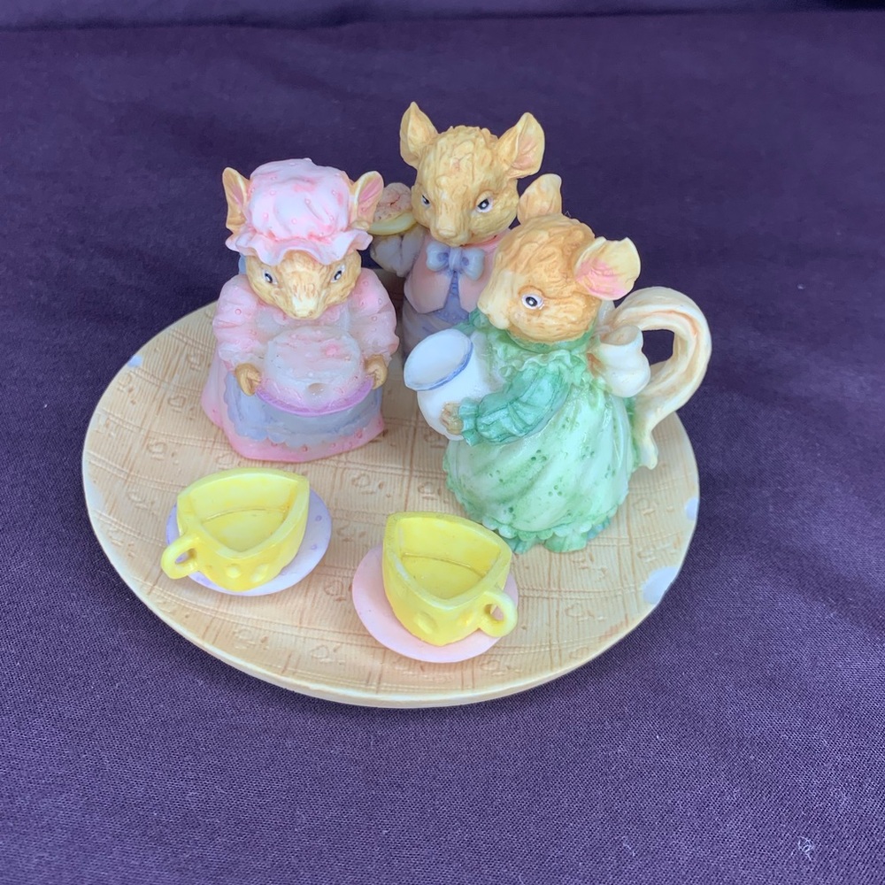 miniature mice tea party figurines